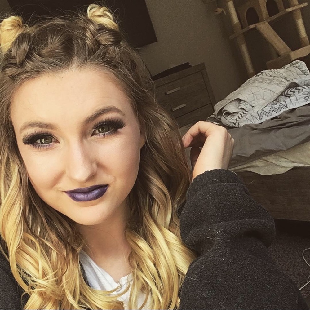 Meet your Posher, Ambrea